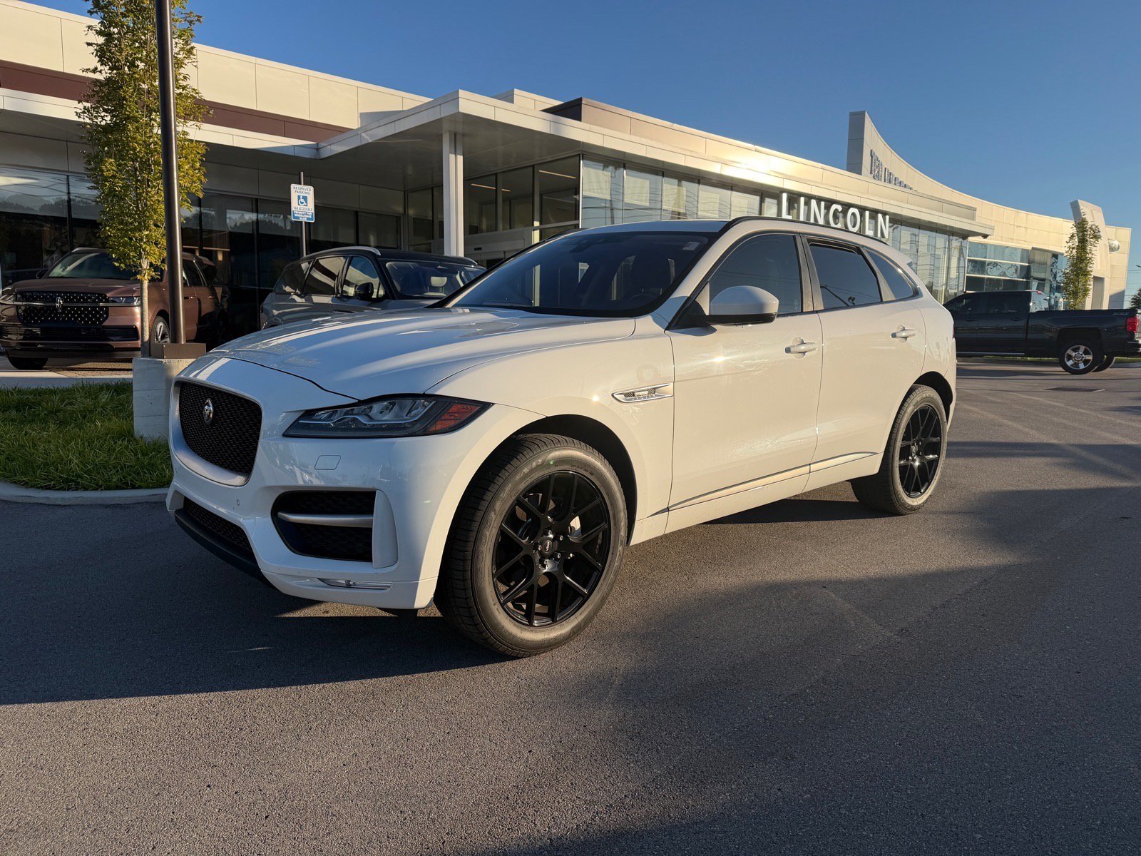 Used 2017 Polaris White Jaguar 35t R-Sport image 1