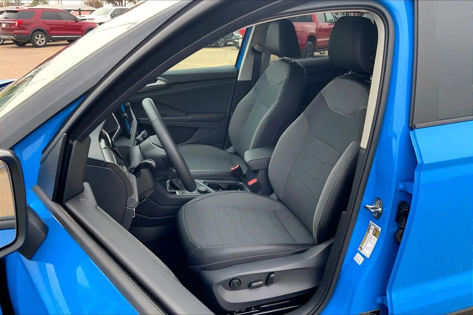 New 2026 Cornflower Blue w/Deep Black Roof Volkswagen SE Black image 9