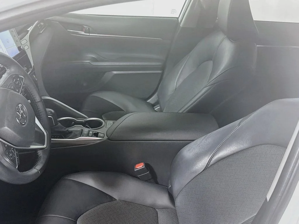 Used 2021 Wind Chill Pearl Toyota Hybrid XLE image 18