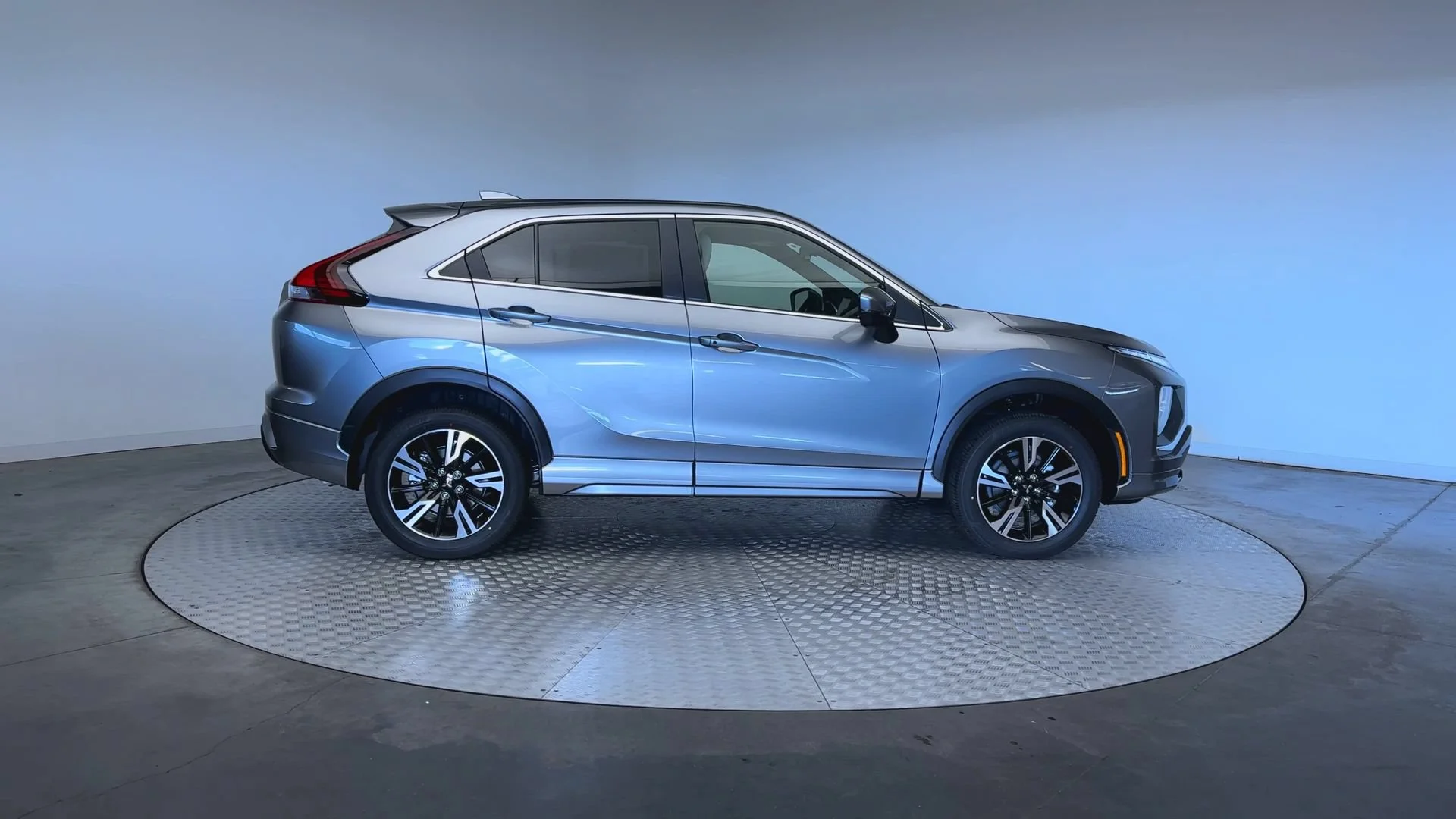 New 2026 Mercury Gray Metallic Mitsubishi SEL image 9
