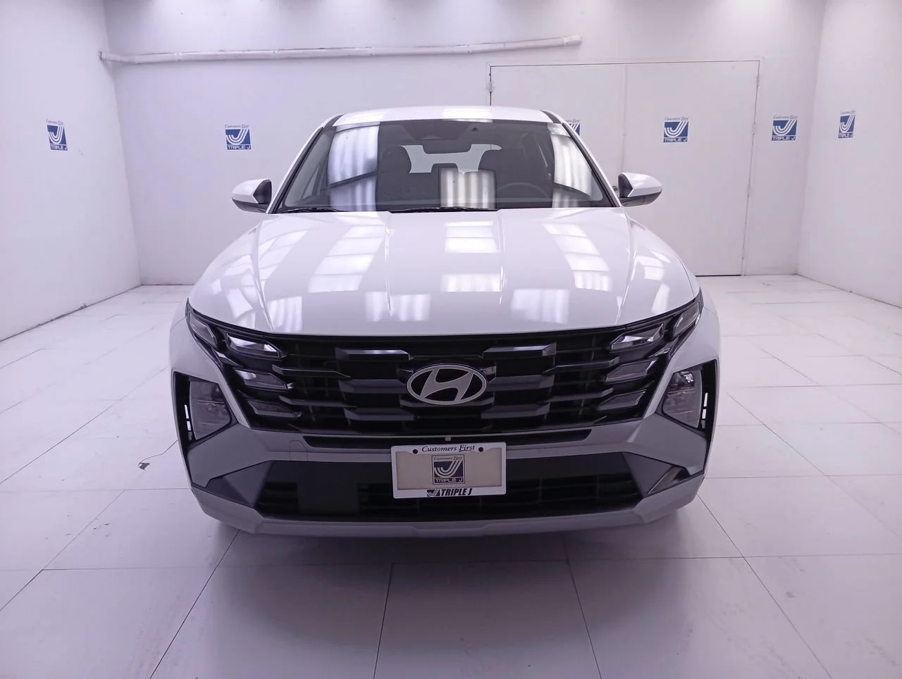 New 2026 White Pearl Tricoat Hyundai SE image 3