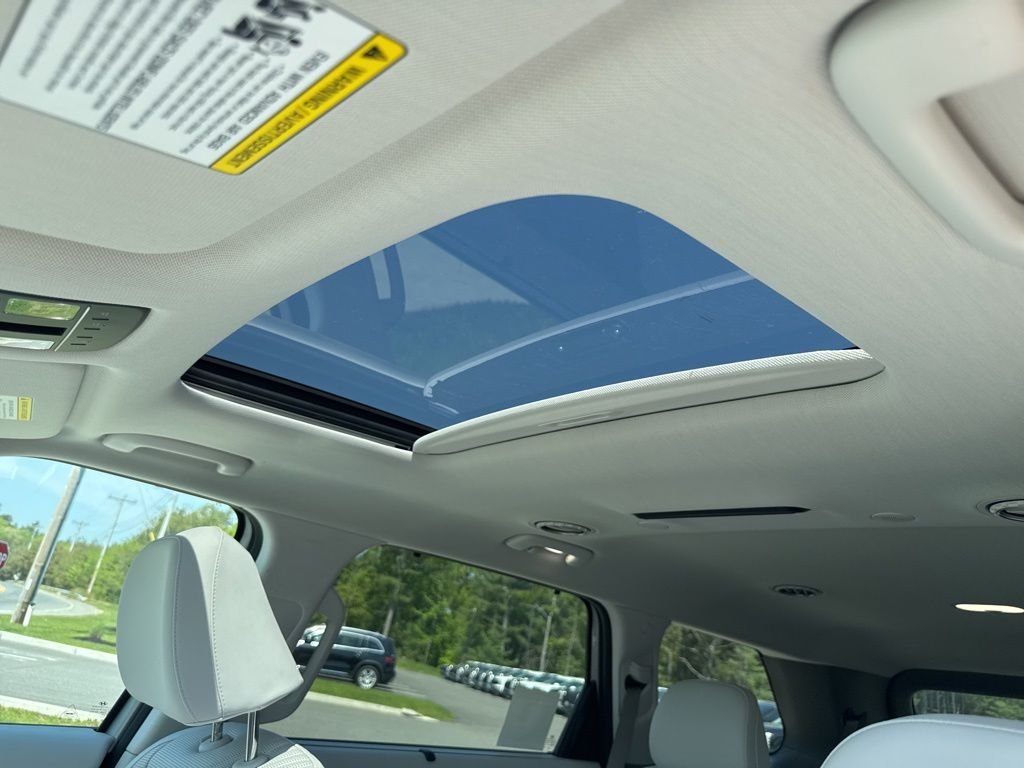 New 2026 Silver Hyundai SEL Premium image 8
