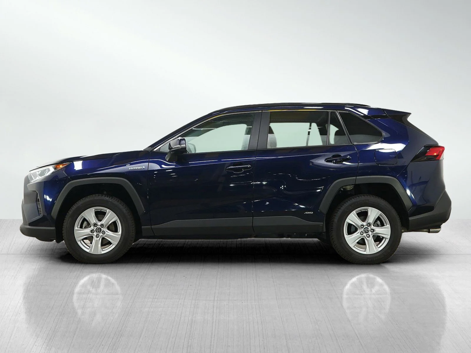 Used 2019 Toyota RAV4 XLE with VIN 2T3RWRFV3KW027298 for sale in Minneapolis, Minnesota