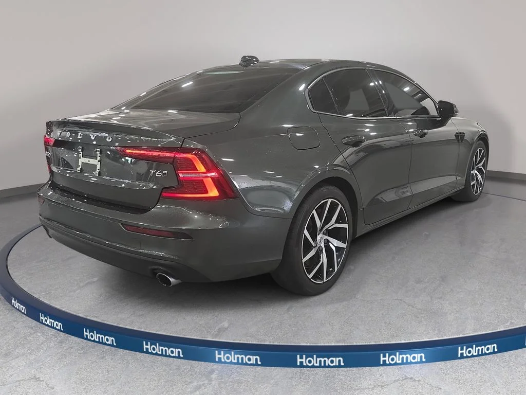 Used 2020 Pine Gray Metallic Volvo T6 Momentum image 6