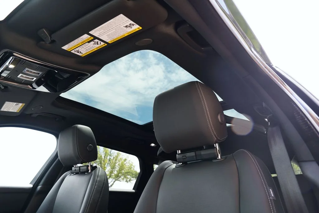 New 2026 Santorini Black Land Rover Belgravia Edition image 14