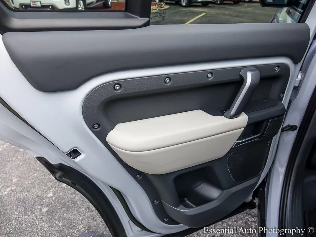 2023 Land Rover Defender X-Dynamic SE - Photo 24
