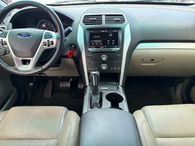 Used 2015 White Ford XLT image 9