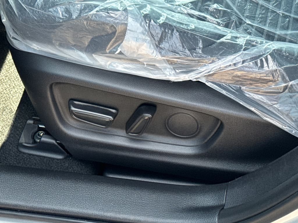 New 2026 Classic Silver Metallic with Midnight Black Metallic roof Toyota XSE image 38