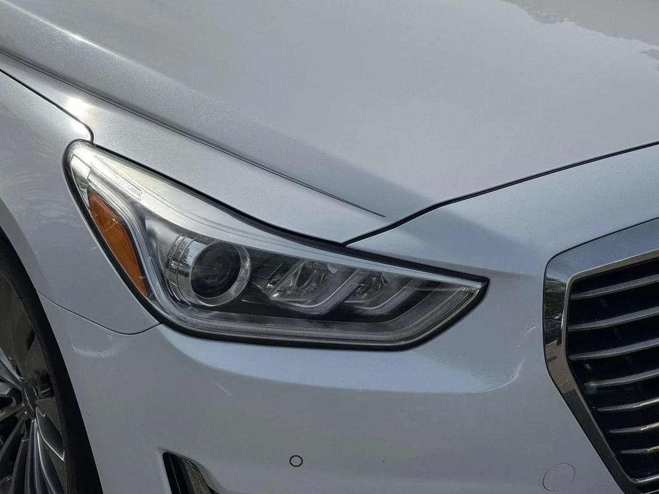 Used 2018 Casablanca White Genesis 3.3T Premium image 15