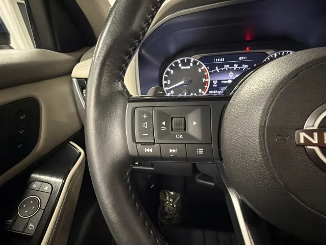 Used 2023 Blue Nissan SL image 16