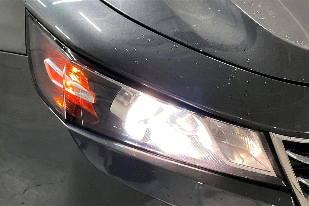 Used 2019 Gray Chevrolet Premier image 28