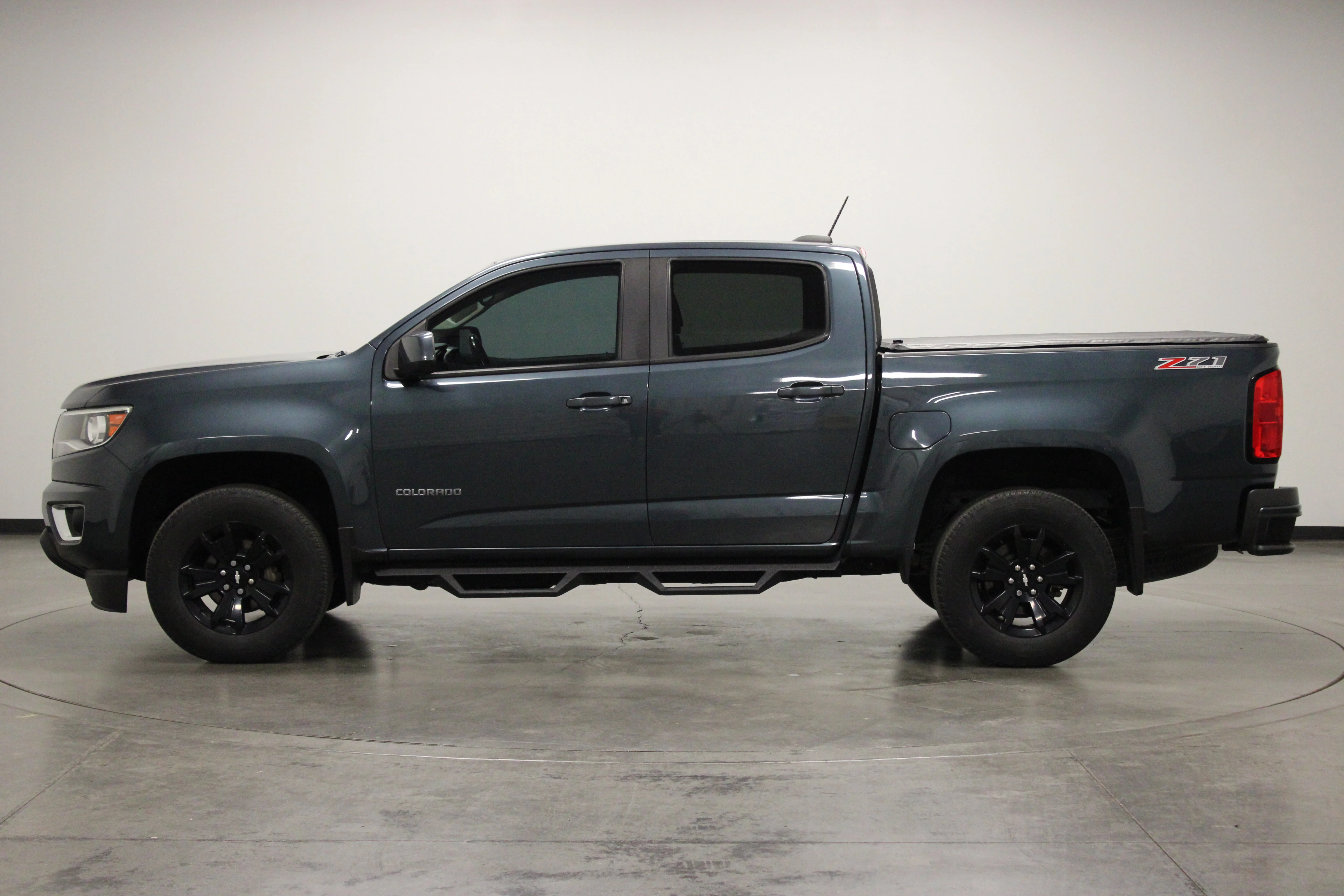 Used 2019 Shadow Gray Metallic Chevrolet Z71 image 5