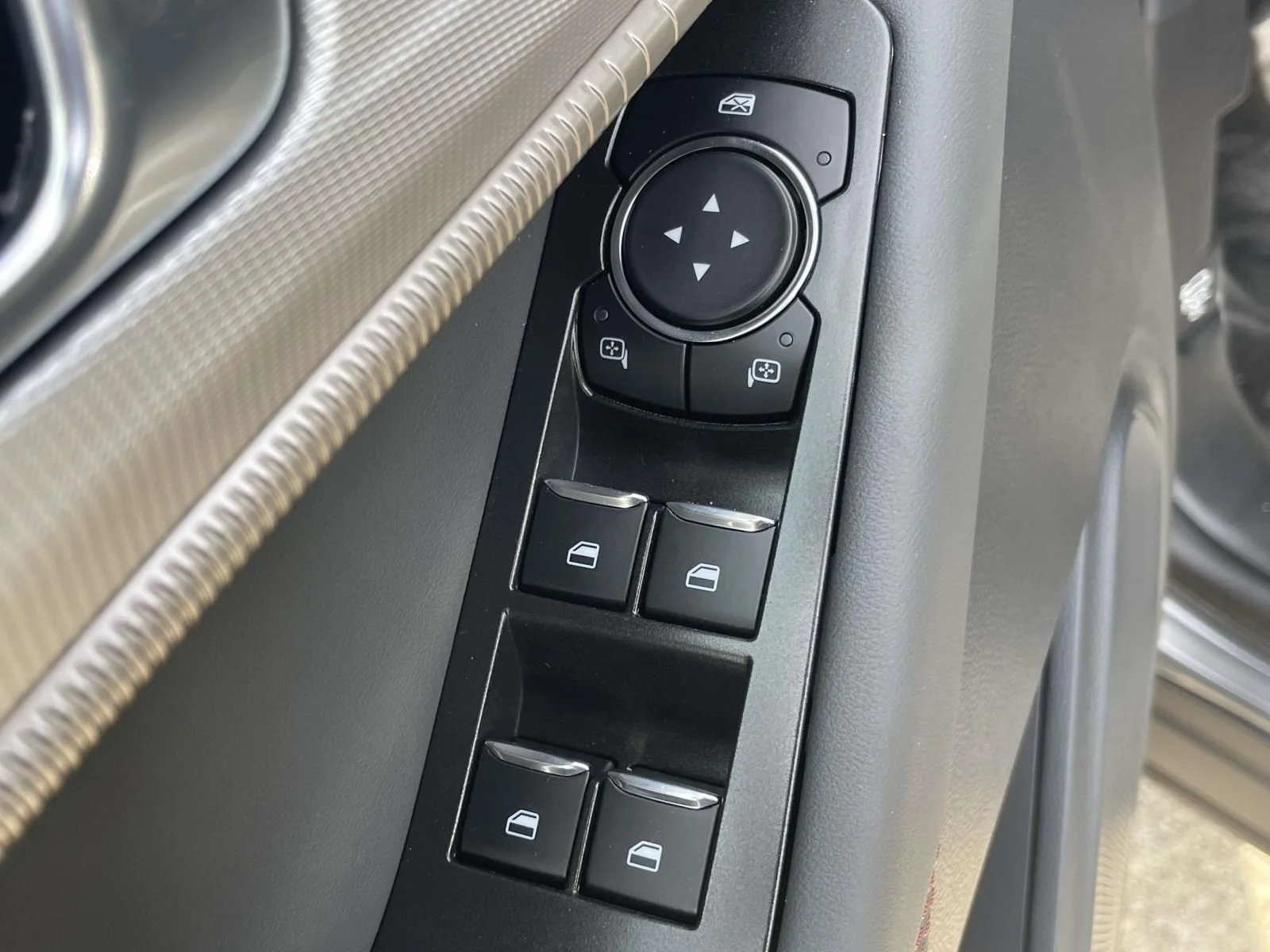 2026 Ford Explorer - Photo 15