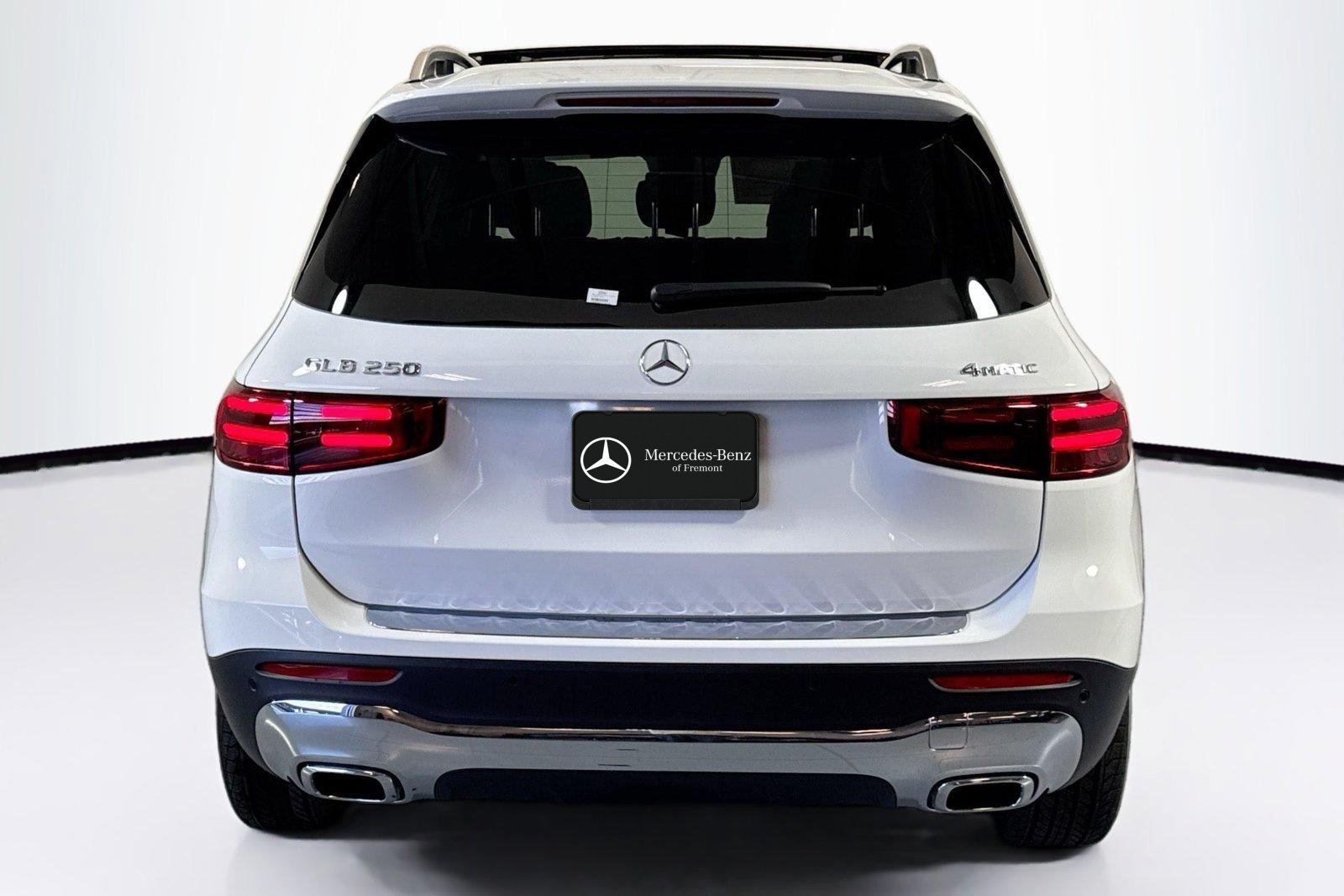 New 2026 Polar White Mercedes-Benz GLB 250 image 6