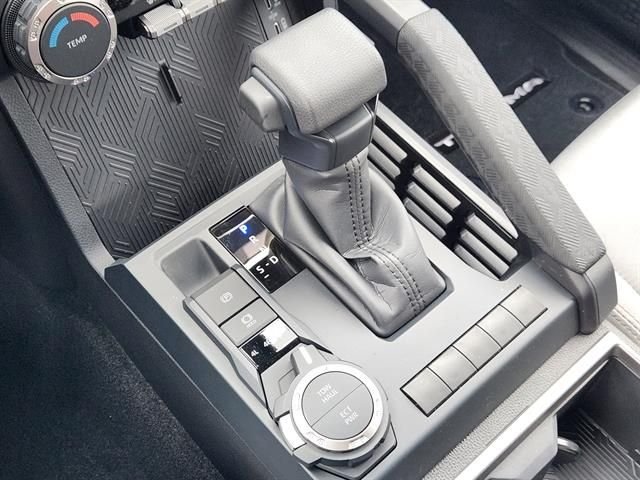 2025 Toyota Tacoma SR5 - Photo 15