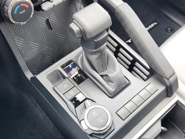 2025 Toyota Tacoma SR5 - Photo 15