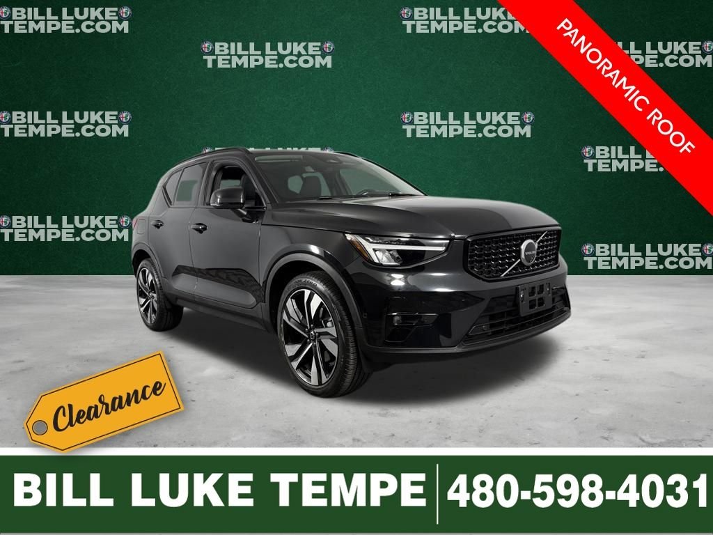 2025 Volvo XC40 B5 Plus Dark AWD's photo
