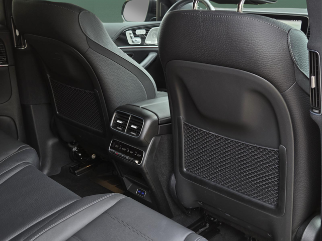 Used 2025 Black Mercedes-Benz GLS 580 image 33