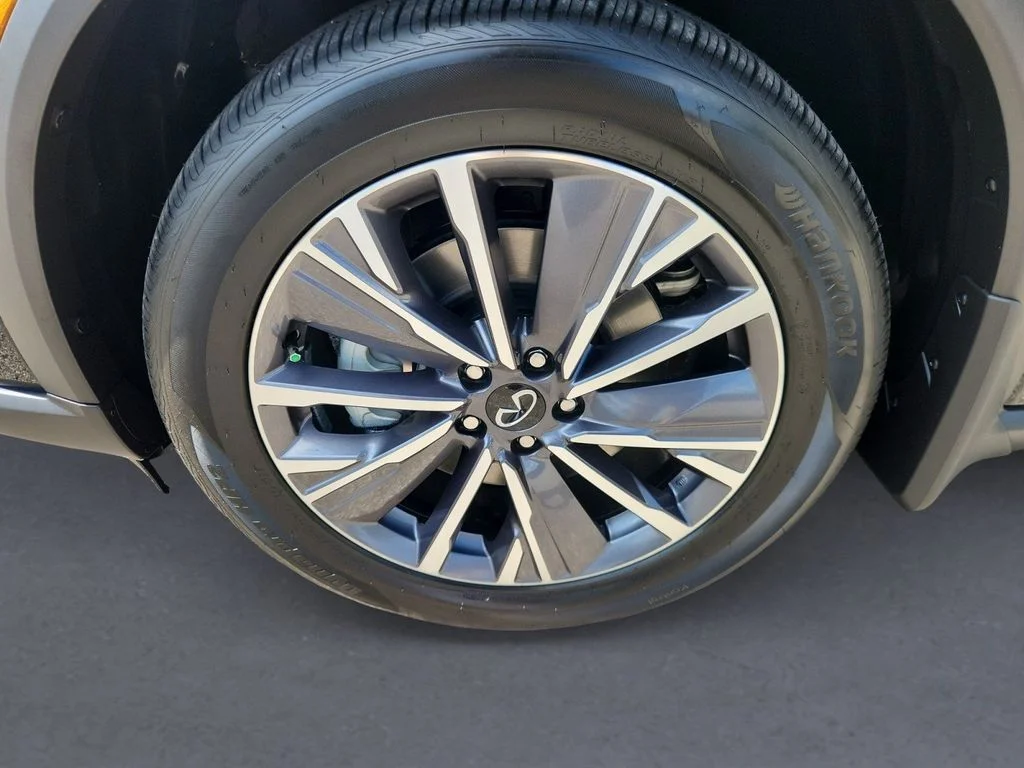 New 2027 MINERAL BLACK INFINITI Luxe AWD image 8