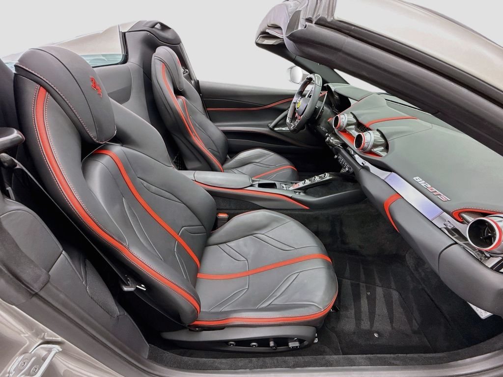 Used 2022  Ferrari Base image 27