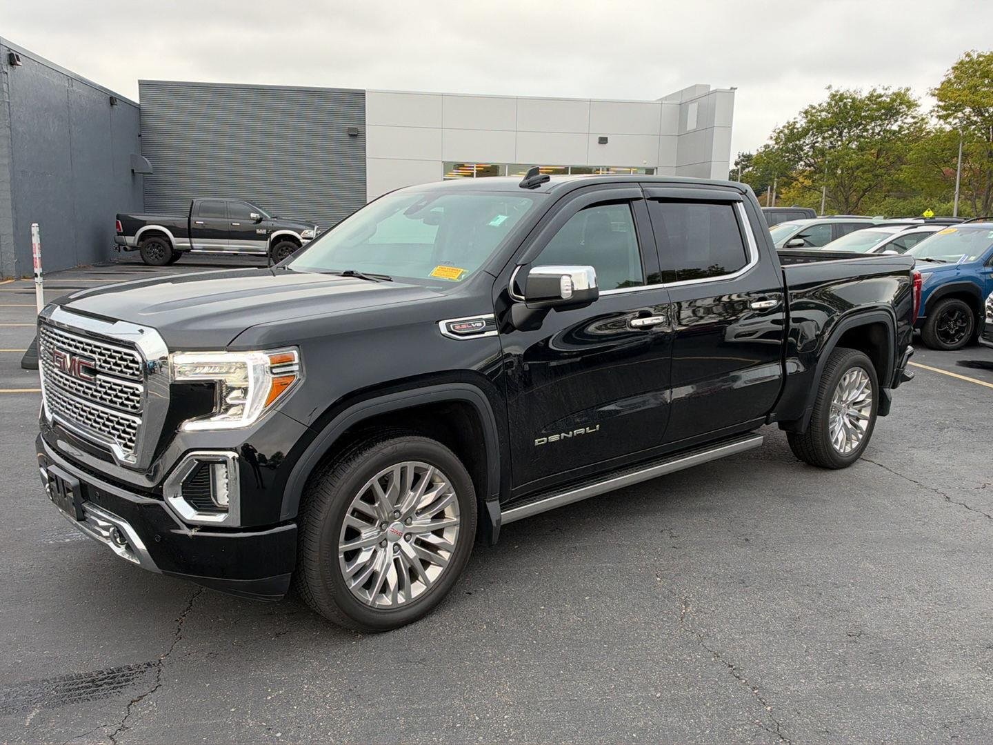 Used 2022 Onyx Black GMC Denali image 2