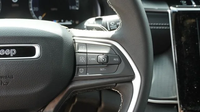 New 2026 Velvet Red Pearlcoat Jeep Laredo image 27