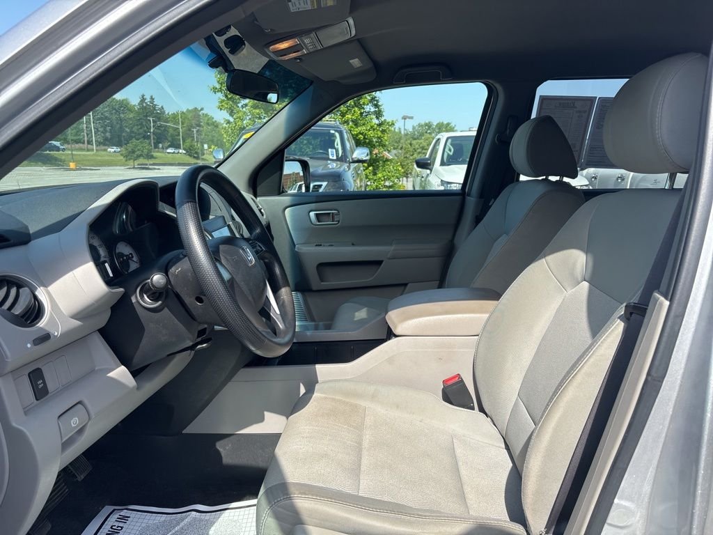 Used 2011 Gray Honda LX image 18