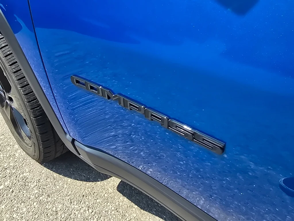Used 2019 Laser Blue Pearlcoat Jeep Altitude image 19