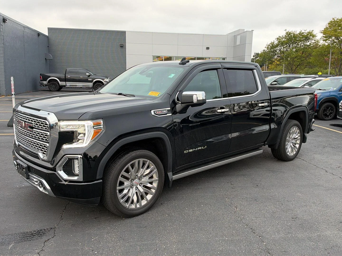 Used 2022 Onyx Black GMC Denali image 2
