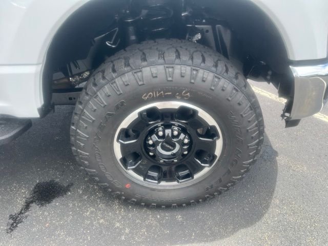 New 2026 Oxford White Ford XLT image 4