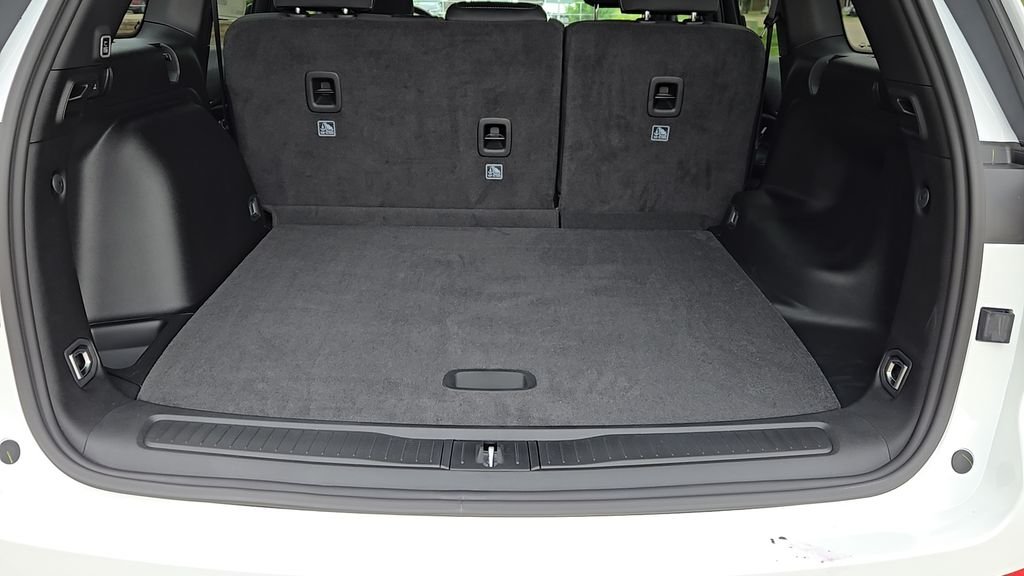 New 2026 Bright White Clear-Coat Exterior Paint Jeep Laredo X image 36