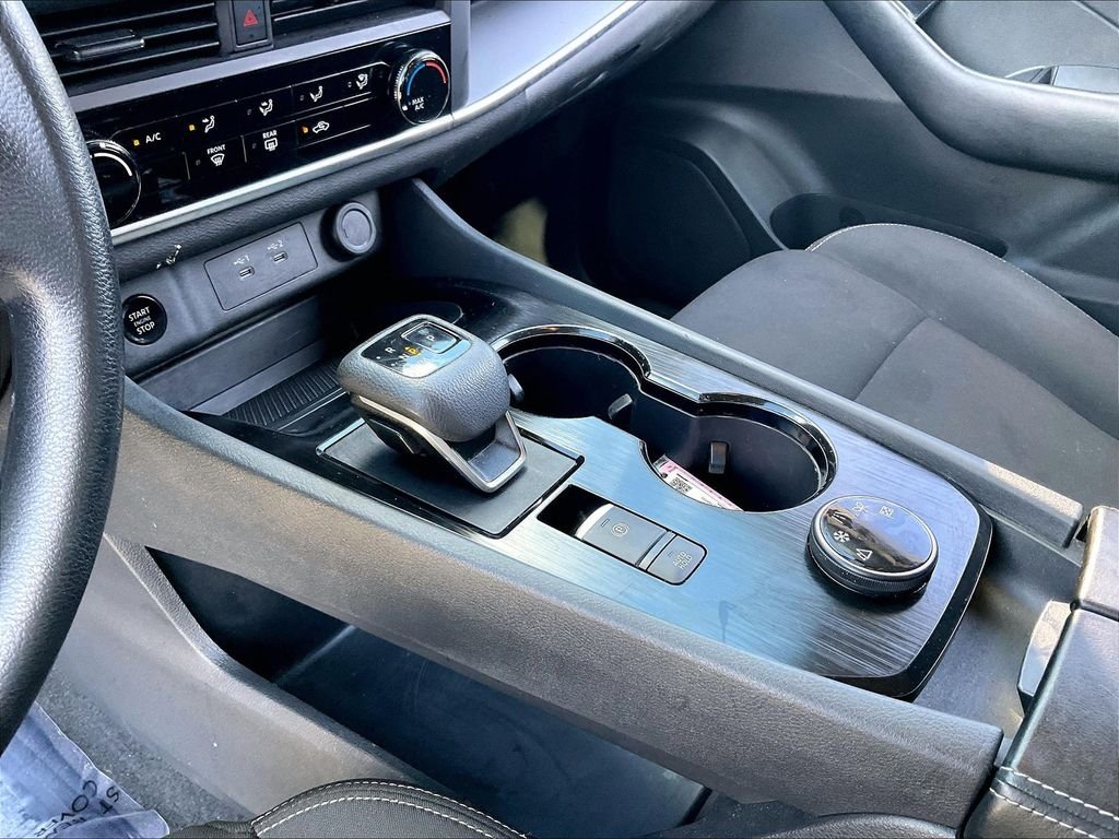 Used 2024 Glacier White Nissan S image 19