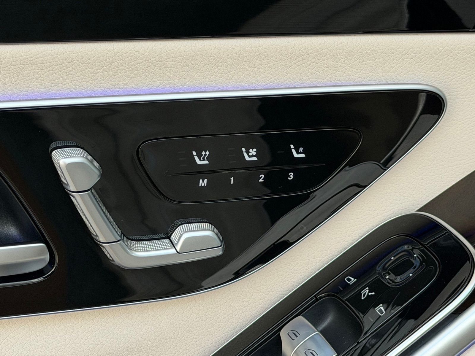 New 2026 MANUFAKTUR Moonlight White Metallic Mercedes-Benz S 500 image 12