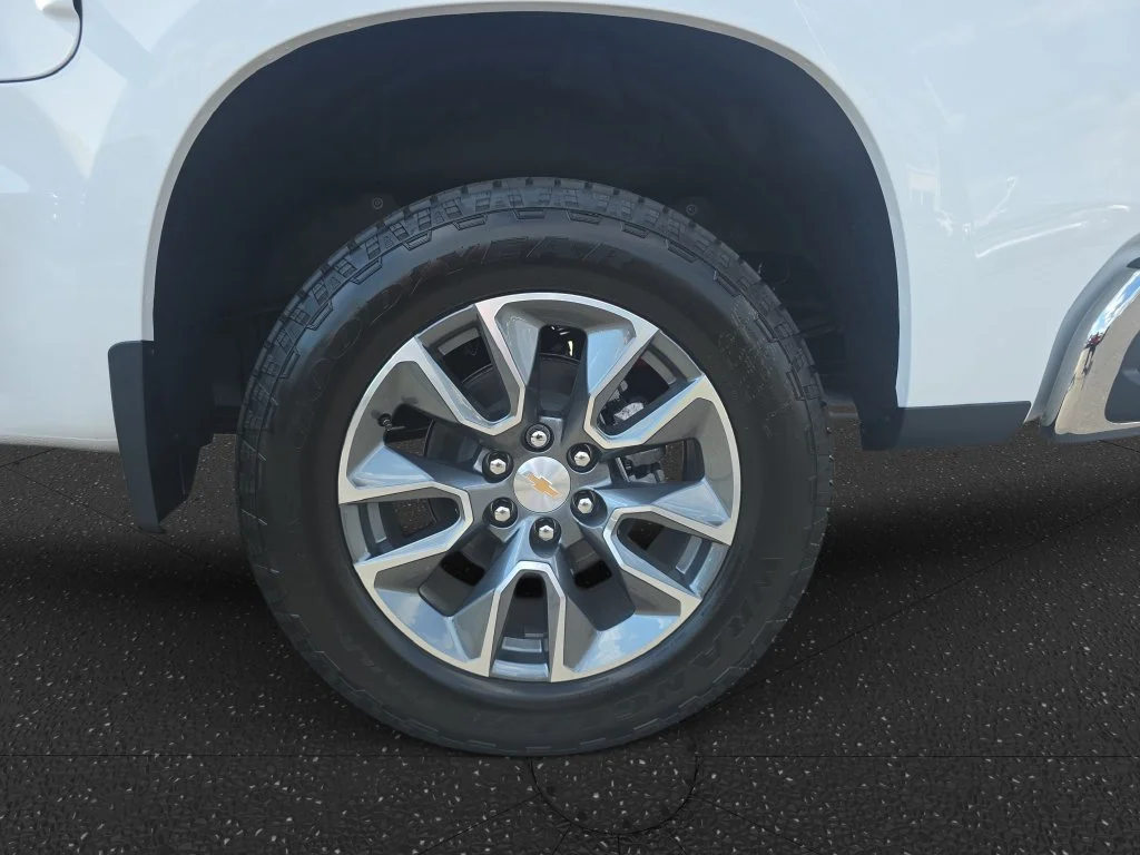 New 2026 Summit White Chevrolet LT image 31