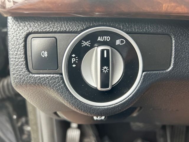 Used 2013 Black Mercedes-Benz GLK 350 image 27