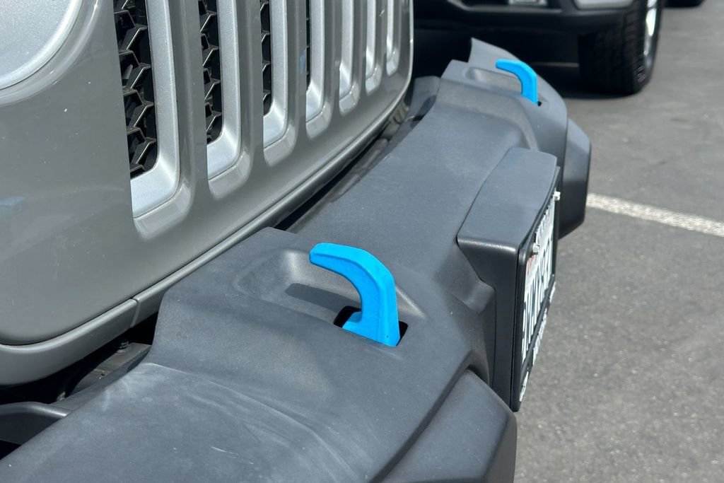 Used 2023 Grey Jeep Sahara image 5