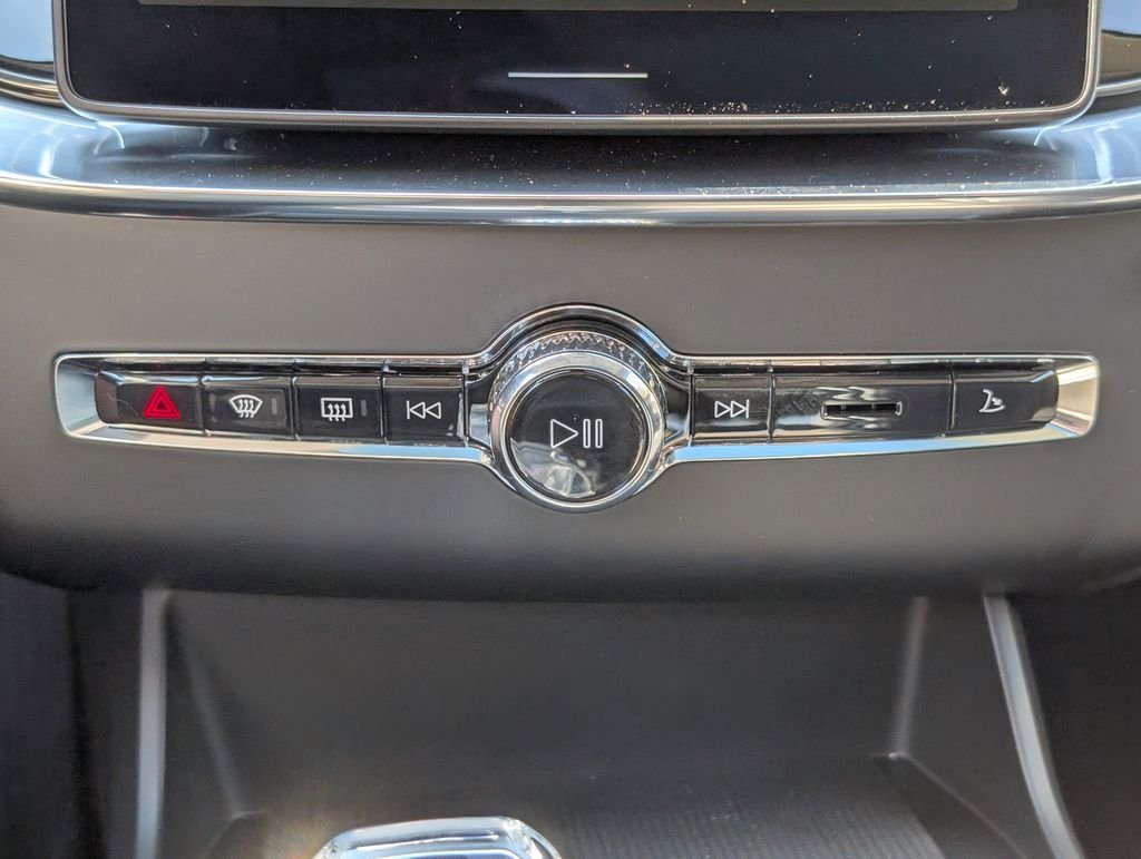 2026 Volvo XC90 Plus - Photo 24