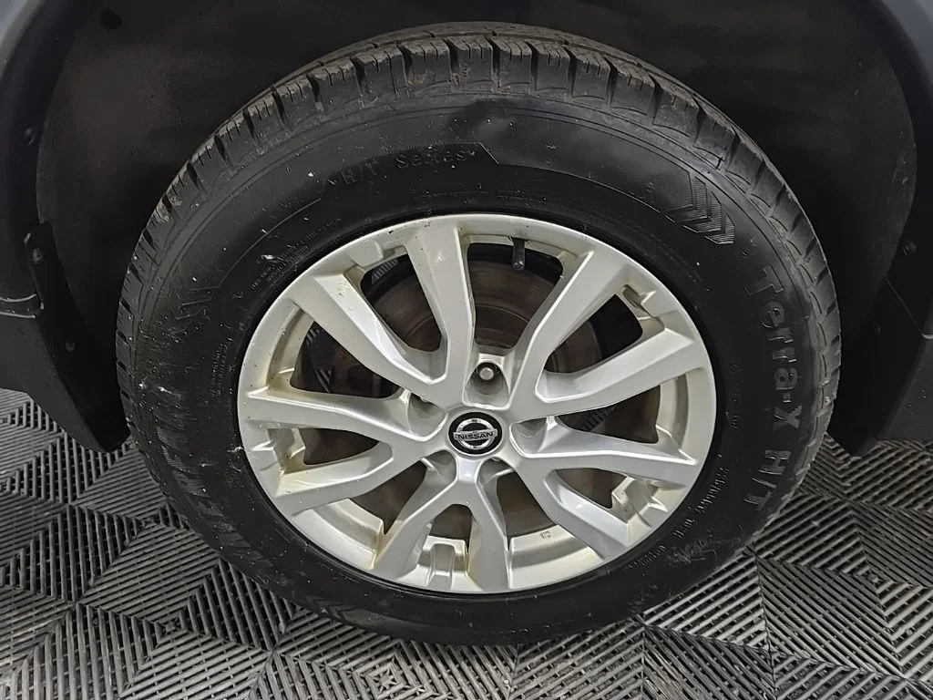 Used 2018 Silver Nissan SV image 14