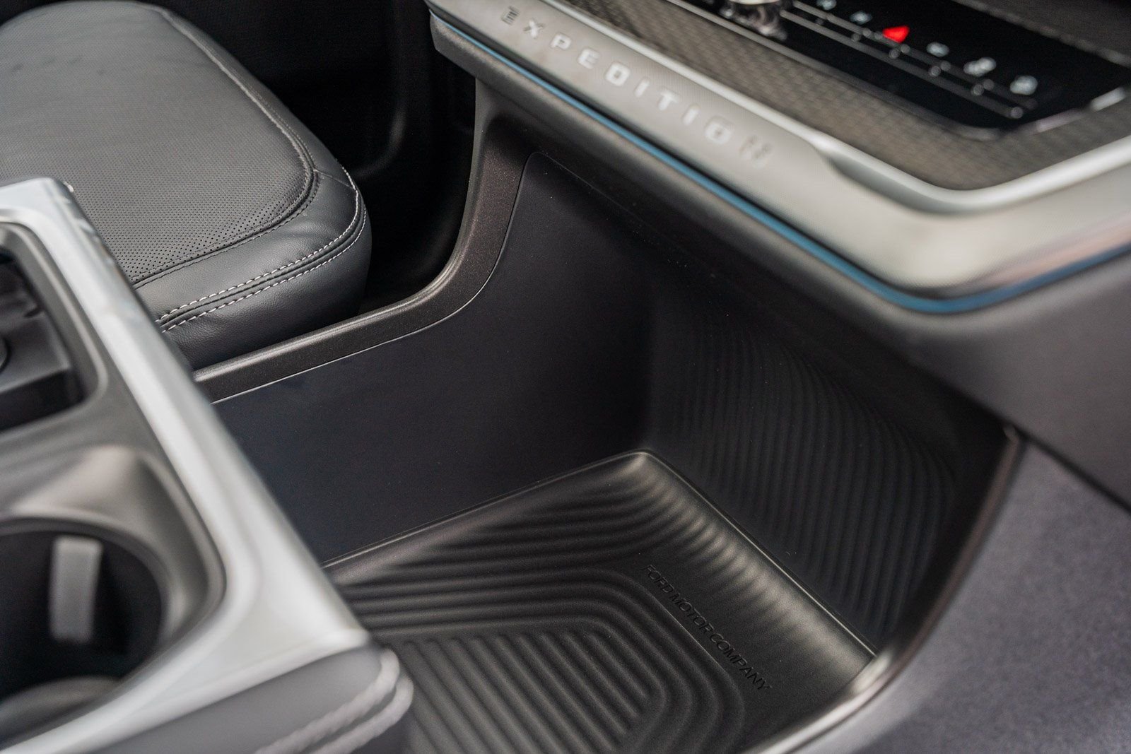 New 2026 Dark Matter Gray Metallic Ford MAX Platinum® image 15