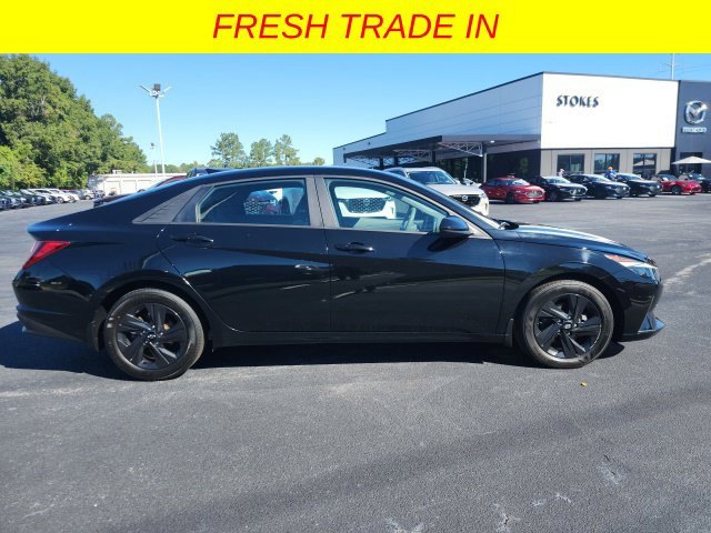Used 2023 Black Hyundai SEL image 1