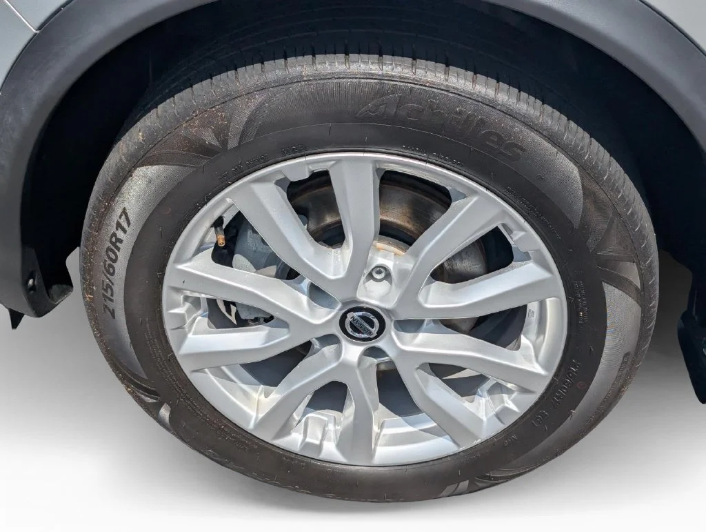 Used 2022 Brilliant Silve Nissan SV image 13