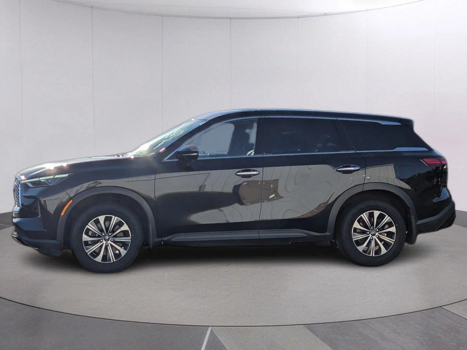 Used 2023 Mineral Black INFINITI PURE image 2