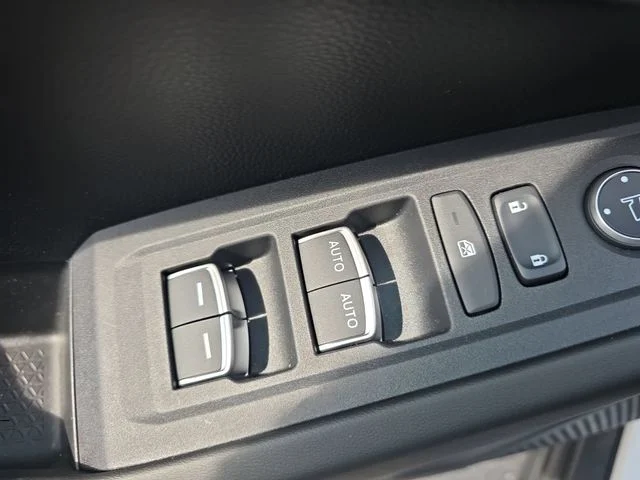 Used 2025 White Honda LX image 27