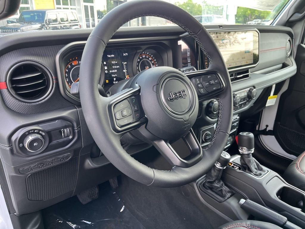 New 2026 Bright White Clear-Coat Exterior Paint Jeep Rubicon X image 3