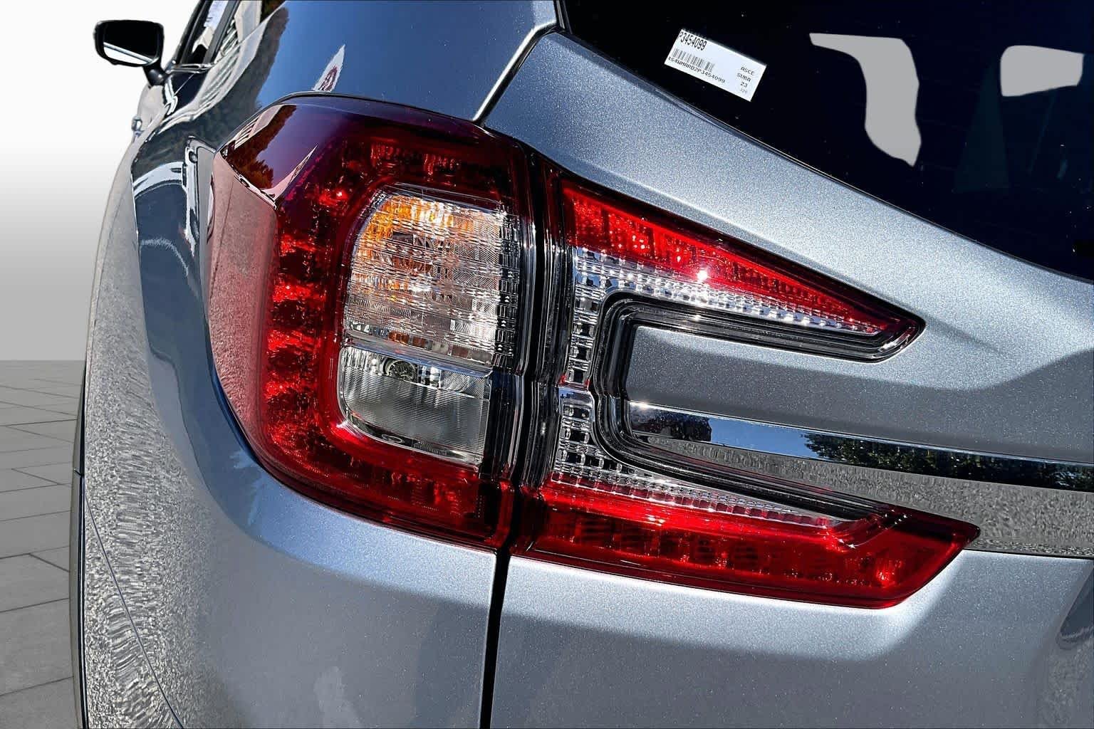 Used 2023 Ice Silver Metallic Subaru Limited image 29