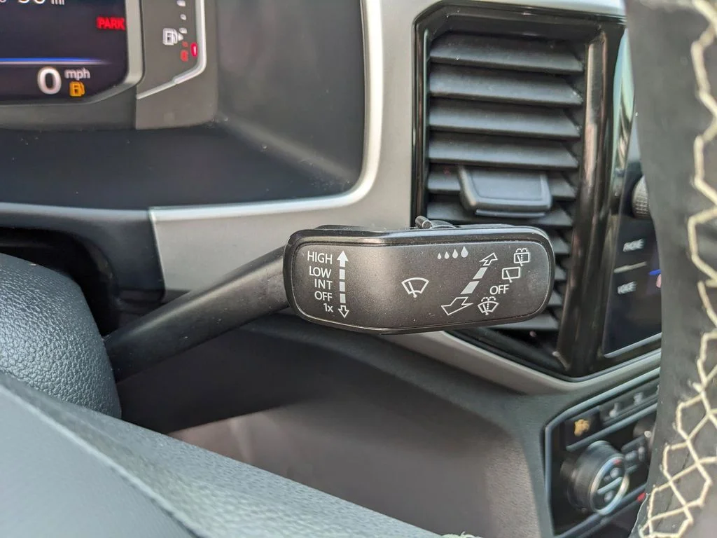 2023 Volkswagen Atlas SE w/Tech - Photo 31