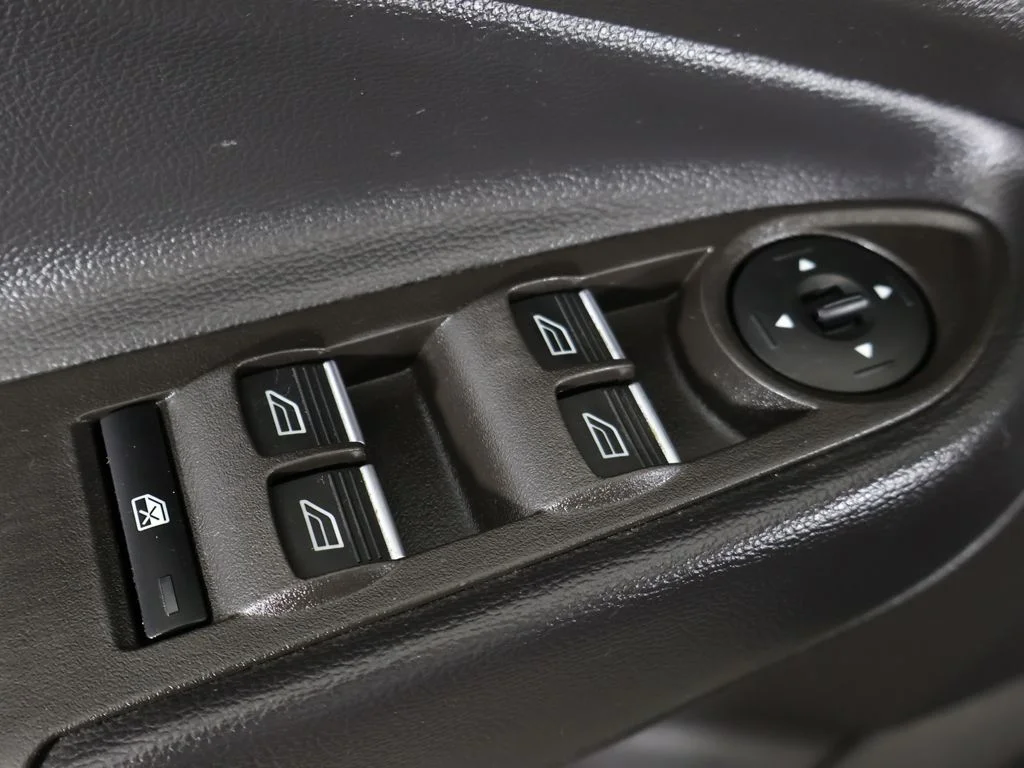 Used 2019 Green Ford SE image 33