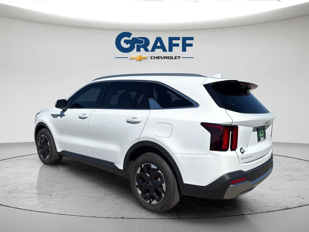 2025 Kia Sorento S - Photo 14