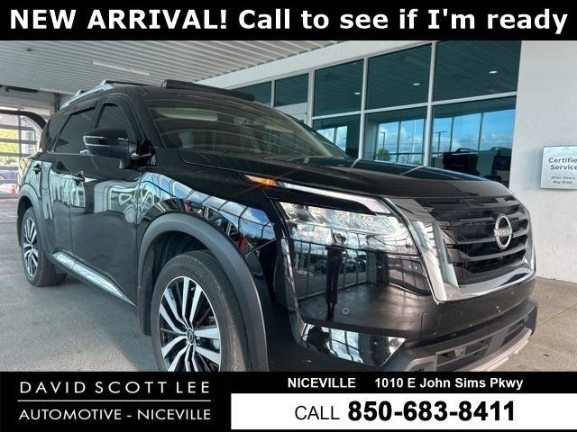 2024 Nissan Pathfinder Platinum 2WD's photo