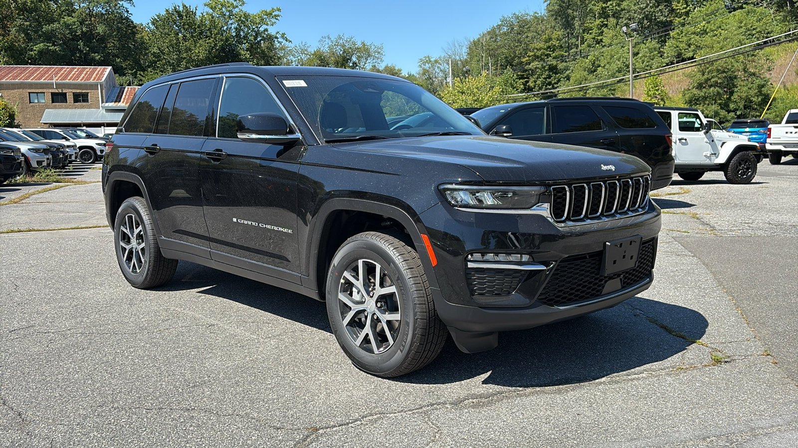 2025 Jeep Grand Cherokee Limited photo 3
